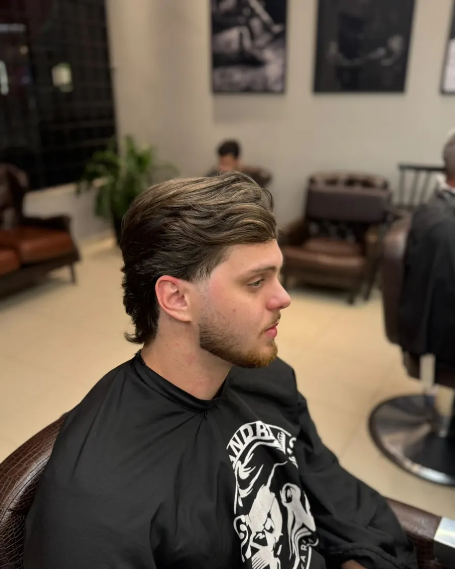 Corte com volume e topete texturizado